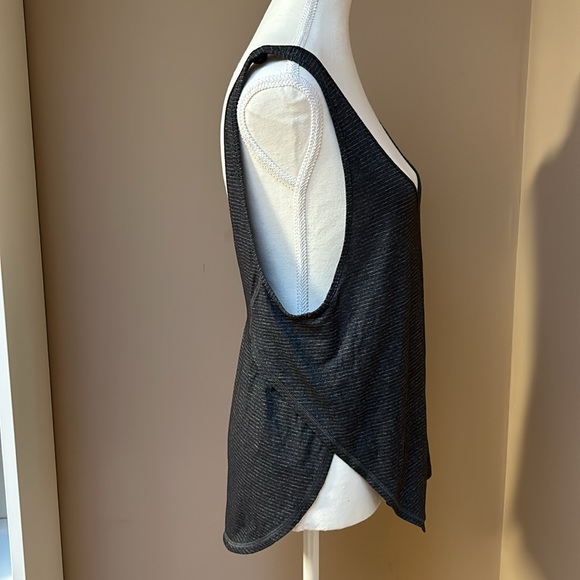 🔥4 for $20🔥 Lululemon Sleeveless Tank Top - Picture 3 of 7